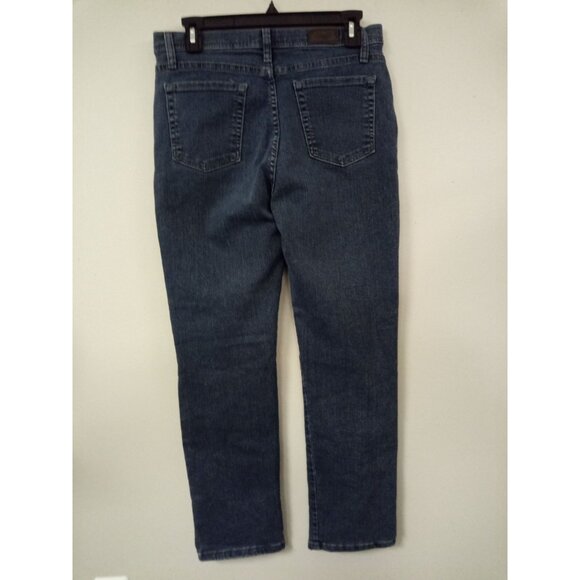 Lee Women's Blue Classic Fit Dark Washed Straight Leg Jeans Size 6 Petite - Picture 2 of 4